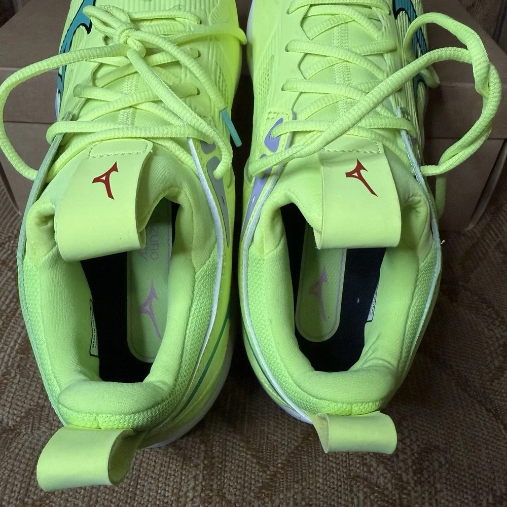 Mizuno these shoes